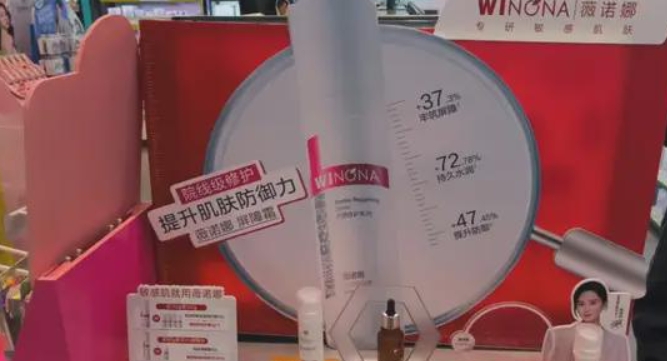 200億貝泰妮“父進子退”，“胡潤富豪”刷新“身邊人”