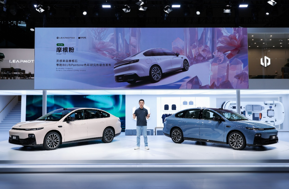 零跑攜全系產品亮相2025上海車展，年輕人的高品質智能轎車B01驚艷首秀